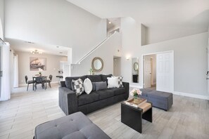 TV - Modern 3BR Home | Pets+7 Min to Airport+Parking (Las Vegas)