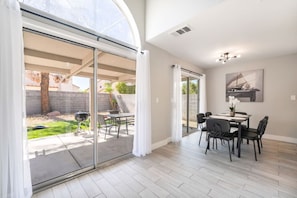 Dining - Modern 3BR Home | Pets+7 Min to Airport+Parking (Las Vegas)
