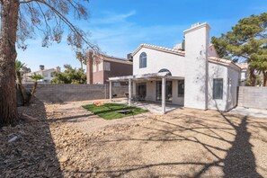 Exterior - Modern 3BR Home | Pets+7 Min to Airport+Parking (Las Vegas)