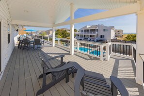 Outdoor dining - Paws and Relax - 5 BR, Pool, Dog-Friendly (Virginia Beach)