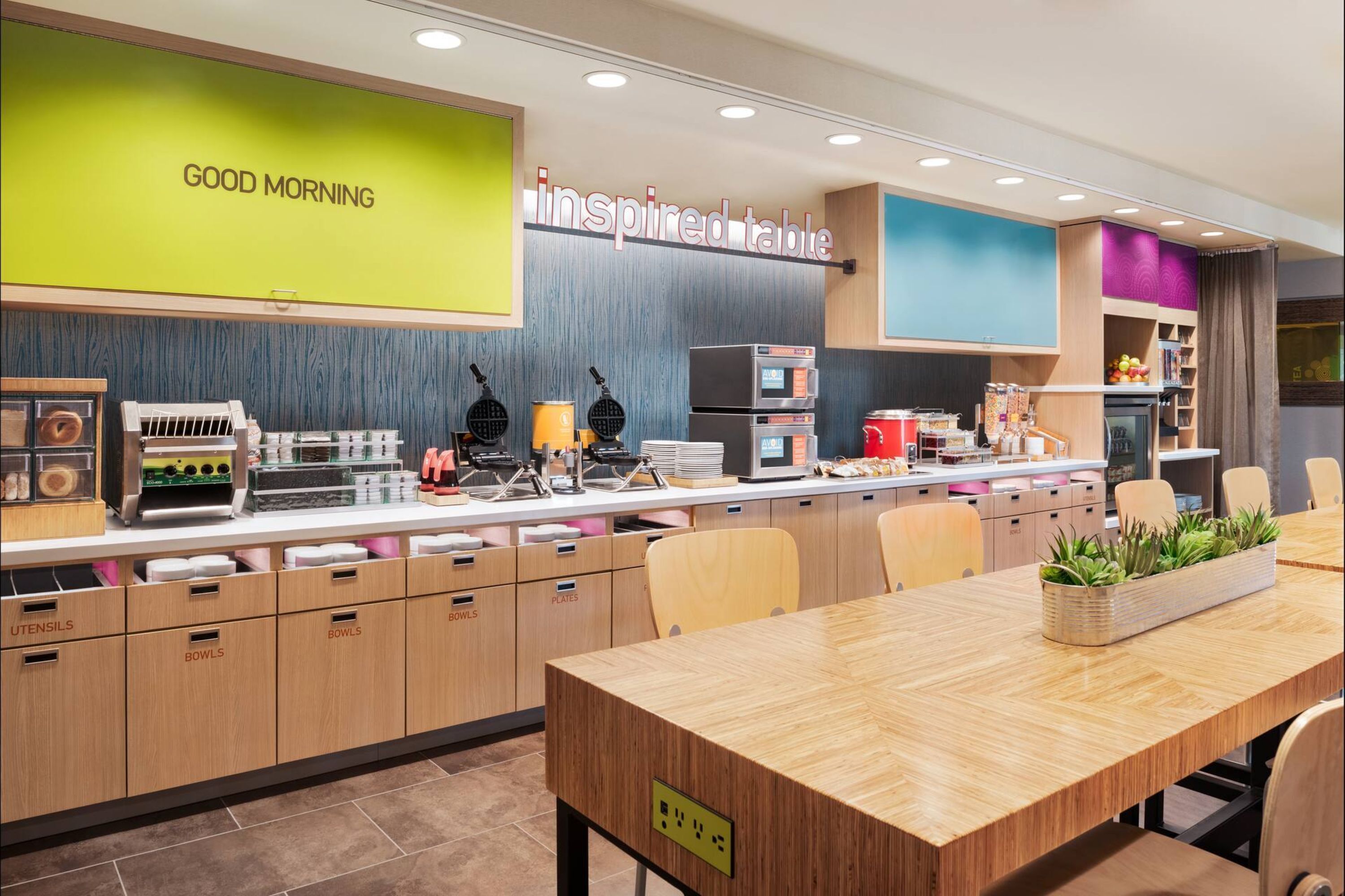 Free daily buffet breakfast 
