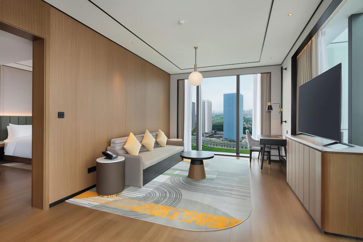 Deluxe Suite, 1 King Bed | Free WiFi