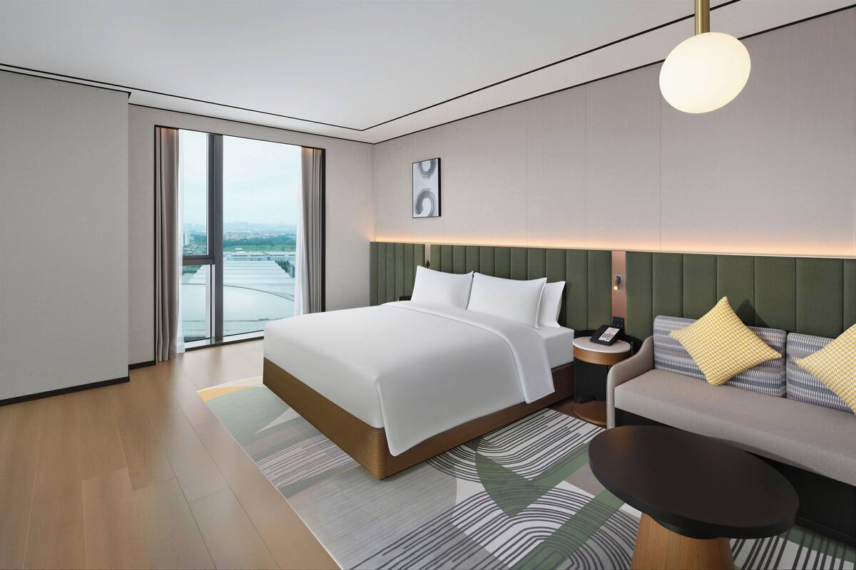 Premium Room, 1 King Bed (Panoramic View) | Free WiFi