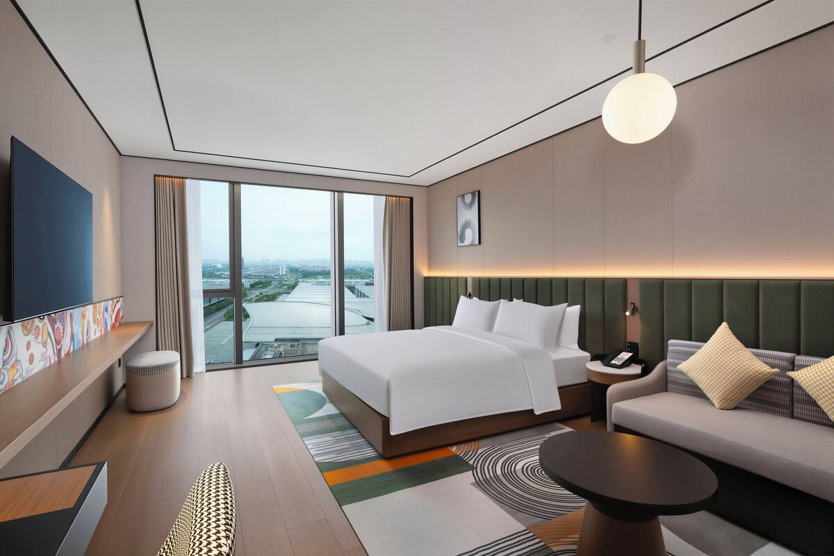 Deluxe Room, 1 King Bed | Free WiFi
