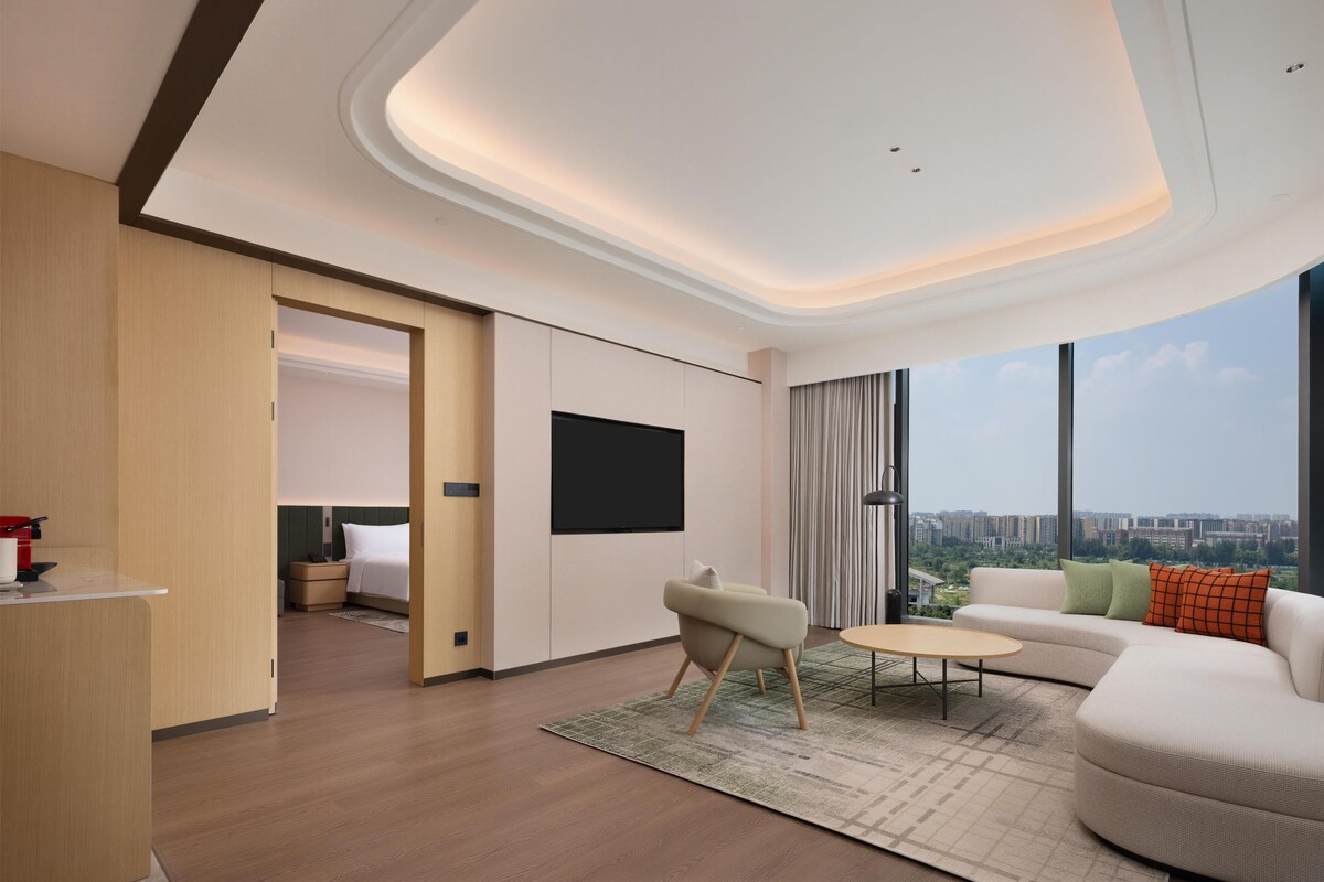 Deluxe Suite, 1 King Bed (Panoramic View) | Living area | LCD TV