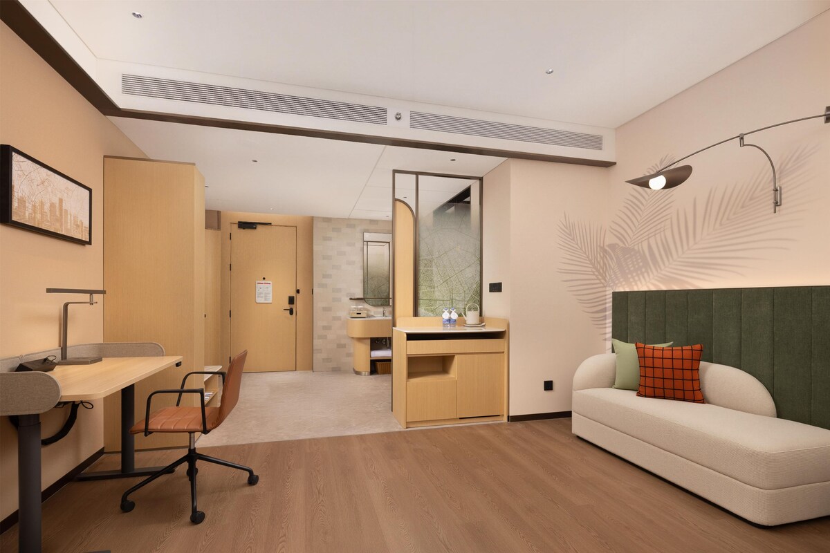 Room, 1 King Bed | Living area | LCD TV