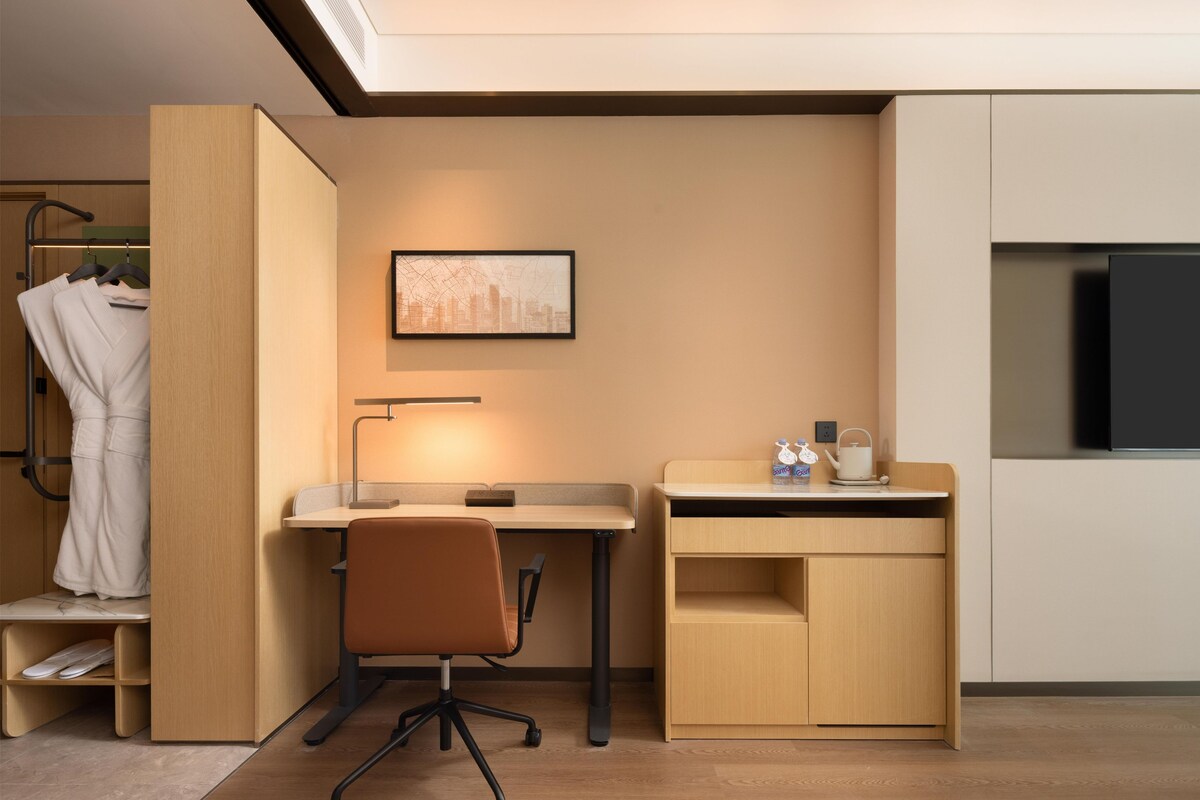 Room, 2 Single Beds | Minibar, desk, laptop workspace, blackout curtains