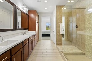 Shower, towels -  3-bedroom townhome on the ninth fairway fabulous Troon North Golf Course. (Scottsdale)