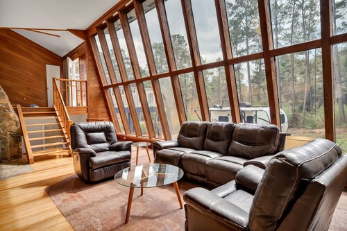 Unique Durham Cabin with Hot tub and close to Duke