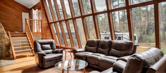 Unique Durham Cabin with Hot tub and close to Duke