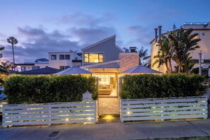Exterior - Law St Sunset I Ocean Views , Outdoor Living (San Diego)