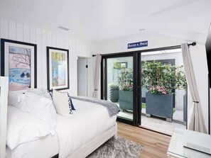 2 bedrooms, desk, iron/ironing board, WiFi - Law St Sunset I Ocean Views , Outdoor Living (San Diego)