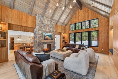 Acorn Alley- brand new- sleeps 12