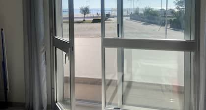 SeaRoom: Bright beachfront apartment with private panoramic balcony