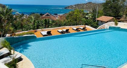 A spacious Spanish Colonial style casa with incredible views