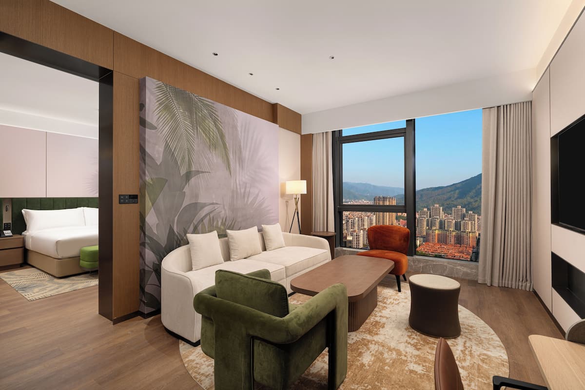 Suite – deluxe, 1 kingsize-seng | Sengetøy av topp kvalitet, dundyner, memory foam-senger og minibar