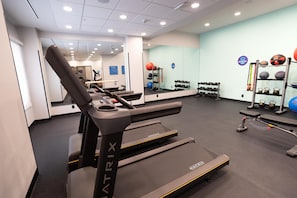 A gym with treadmills, exercise balls, and dumbbells. - Tru By Hilton Mexico City Airport (Mexico City)