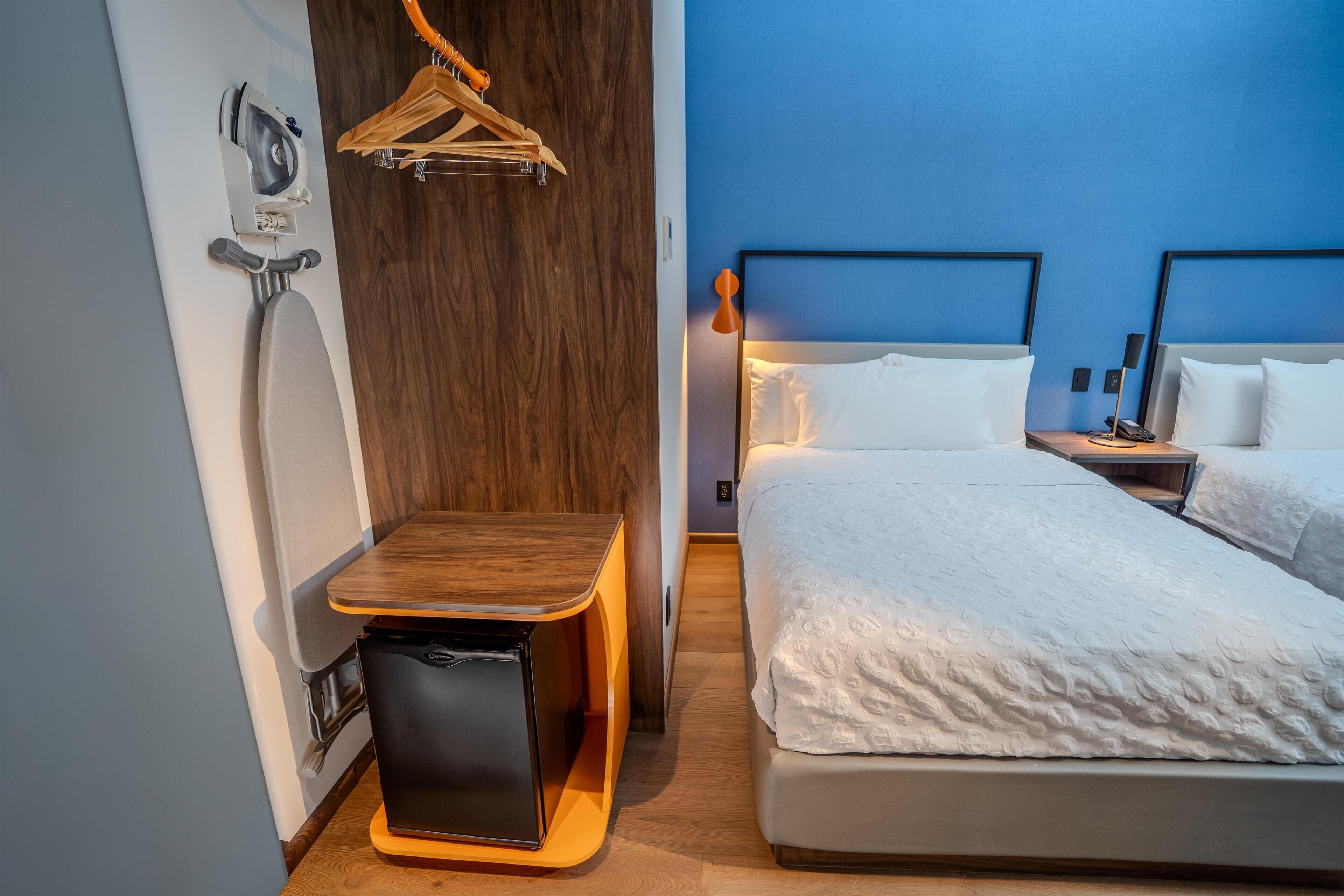 Habitación, 2 camas matrimoniales | Wifi gratis 