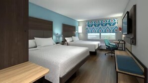 Une chambre d’hôtel avec deux lits, un bureau, une chaise, une télévision et une fenêtre donnant sur un beau paysage.