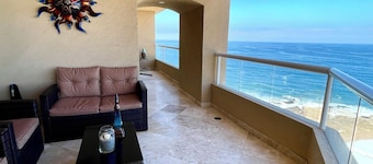 2-bedroom condo in Playas de Rosarito with beach access perfect for relaxing.