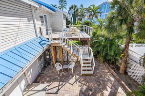 Terrace/patio - Steps to the Beach, Scenic Deck Views & Near Times Square Fun - FMB - The Upper Deck - Roelens (Fort Myers Beach)
