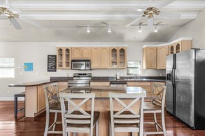 Fridge, microwave, oven, stovetop - Steps to the Beach, Scenic Deck Views & Near Times Square Fun - FMB - The Upper Deck - Roelens (Fort Myers Beach)