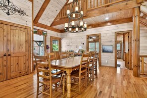 Dining - Kick Aska Lodge - Secluded Setting, Hot Tub Dips, Fireside Hugs & Game Nights (Cherry Log)