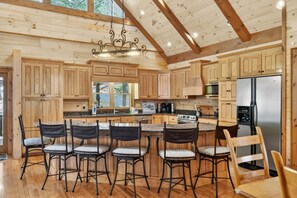 Fridge, microwave, oven, stovetop - Kick Aska Lodge - Secluded Setting, Hot Tub Dips, Fireside Hugs & Game Nights (Cherry Log)