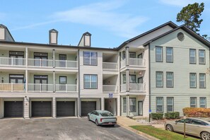 Exterior - Modern 2BR near Mayo Clinic & UNF - Pool, Gym, King Bed - 15m to Beach (Jacksonville)