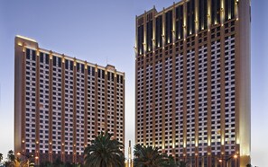 Exterior - The Boulevard, a Hilton Grand Vacations Club Resort Las Vegas
2 bedrooms (Las Vegas)