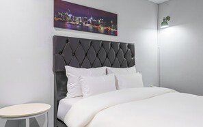 Desk, blackout curtains, free WiFi, bed sheets - Dongtan Hotel Yein (Hwaseong)