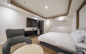 Desk, blackout curtains, free WiFi, bed sheets - Dongtan Hotel Yein (Hwaseong)