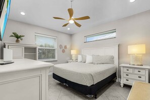 3 bedrooms, free WiFi, bed sheets - 140 Pearl Paradise 3BR/2BA w/ Pool! (Fort Myers Beach)