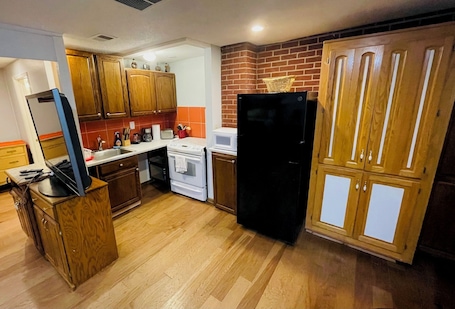 Fridge, microwave, oven, stovetop. Private studio in Waldo of Kansas City