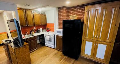 Private studio in Waldo of Kansas City