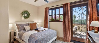 Desert Resort: Pool, Hot Tub, Golf