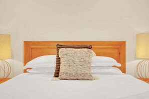 1 bedroom, bed sheets