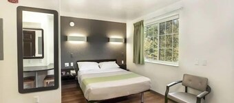 Suite Stay Off Route 18