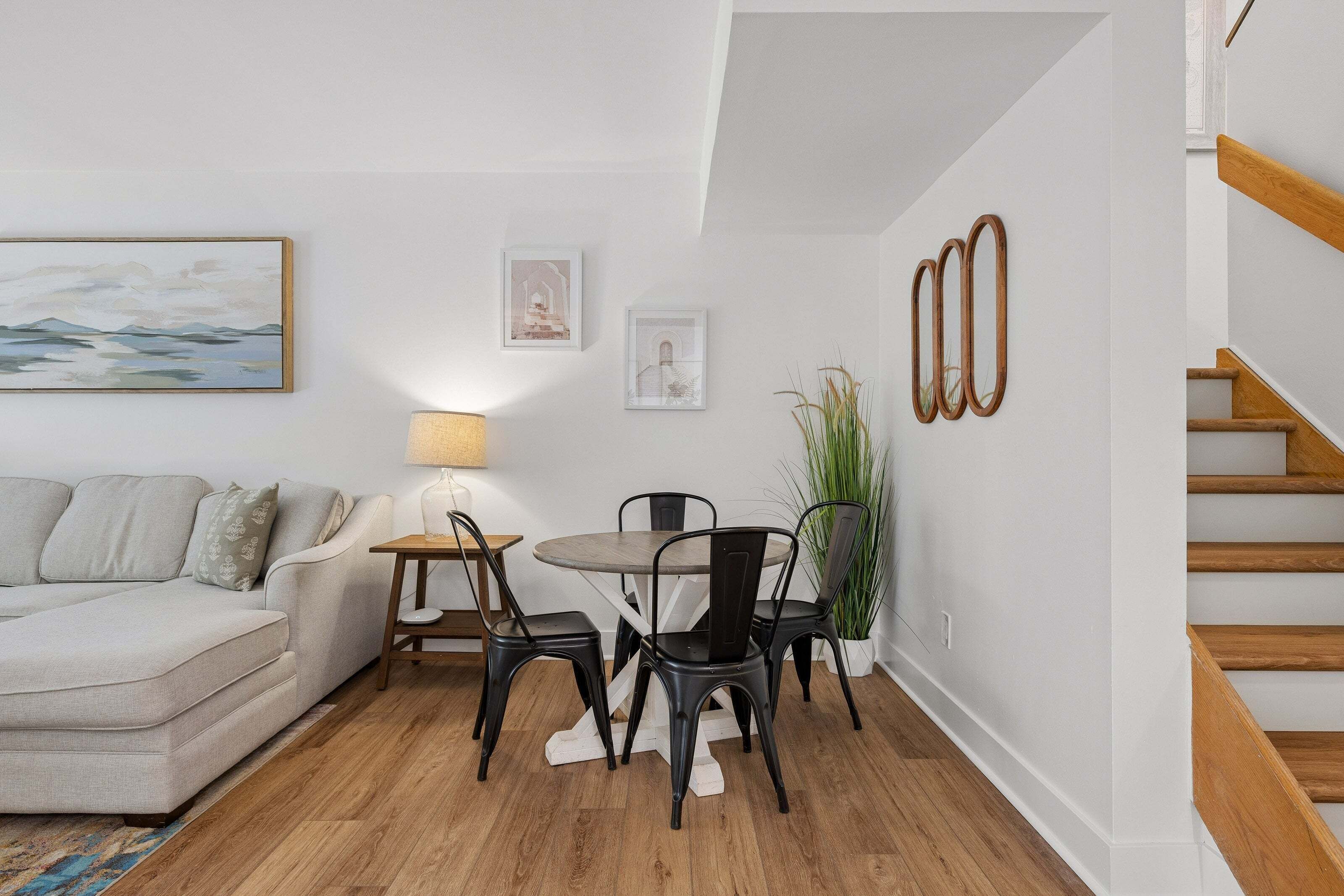 Additional seating area for 4