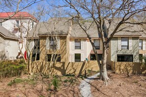 Exterior - 830 Ketch Court @ Harbour Town, Sea Pines | Walk to Marina & Golf Links | Warm Coastal Furnishings (Hilton Head Island)