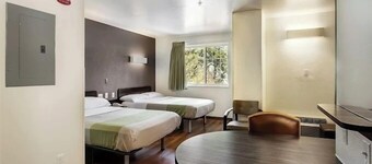 Studio Stay Near Rutgers + Parking