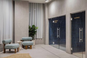 Spa - Mid-Century Studio | Spa & Gym | StayCozy (London)