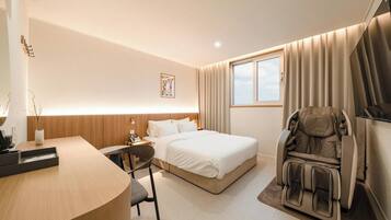 VIP Massage Chair Room | Desk, free WiFi, bed sheets