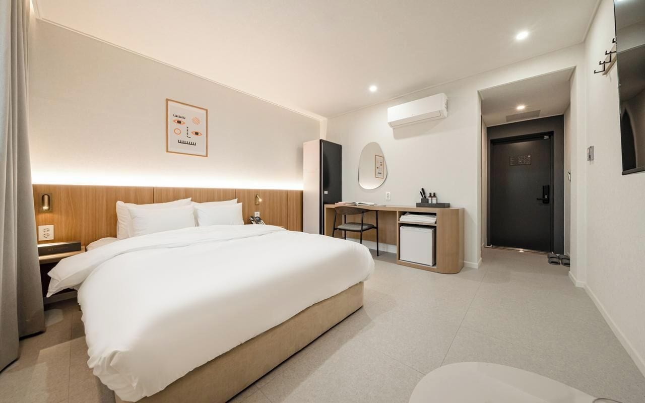 Premium Styler Business Room | Skrivebord, wi-fi (inkludert) og sengetøy