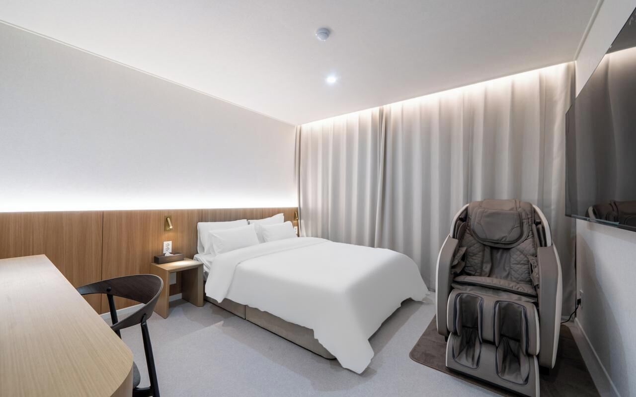 VIP Massage Chair Room | 책상, 무료 WiFi, 침대 시트