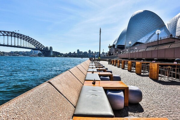Outdoor dining - KozyGuru | Brighton-Le-Sands | Luxury Bay View Apt (Brighton-Le-Sands)