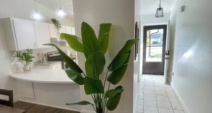 Pretty lodging Serene view retreat in Lake Placid!