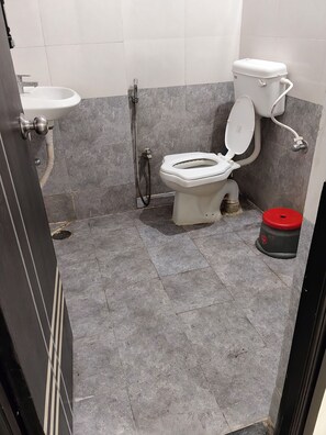 Bathroom - Comfortable 2BHK in Peaceful Gated Society (Indore)