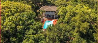 Spacious, historic 6-bedroom house in peaceful Fruitland Park with AC