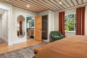 3 bedrooms, iron/ironing board, free WiFi, bed sheets - Tipsy Peach | Heated Cowboy Pool | Walk to Main (Fredericksburg)